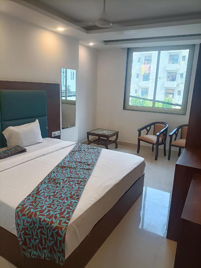 Hotel Tela Suite Plaza New Delhi Exterior foto